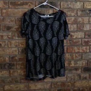 Black patterned t-shirt